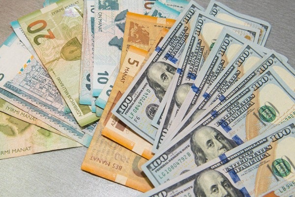 Yeni həftənin ilk iş gününə dolların MƏZƏNNƏSİ
