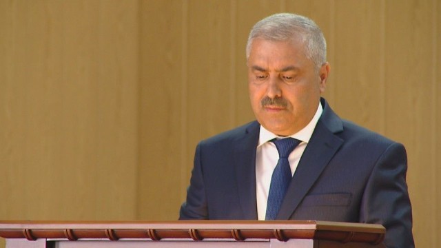 Baş nazir ilk qərarını imzaladı