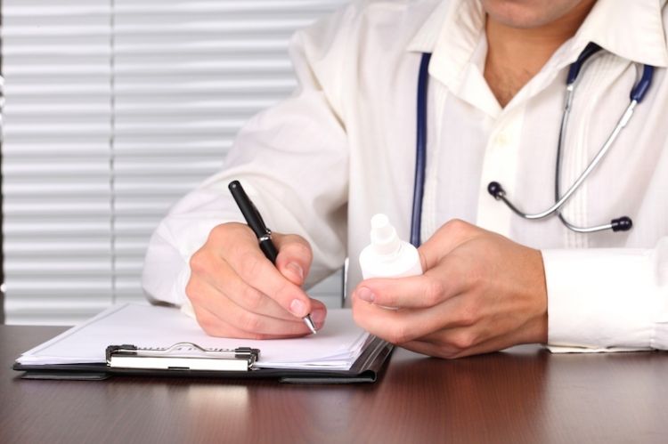 Azərbaycanda baş həkim işdən çıxarıldı 