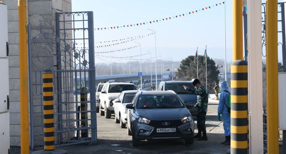 Rusiya sərhədlərini qismən açır