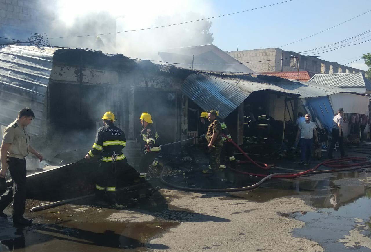 Göyçayda bazar yanır - FOTO