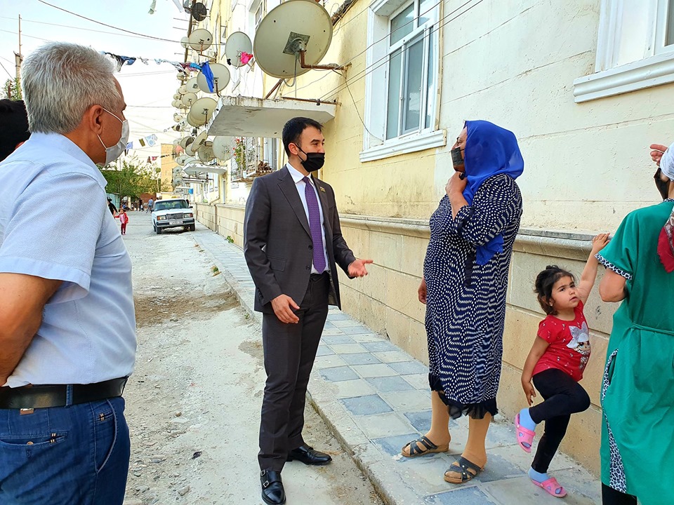 Kamal Cəfərovdan seçicilərinin kanalizasiya probleminə köməklik