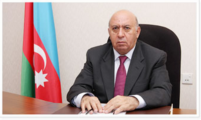 Rektor onlayn keçirilən imtahanları izləyib