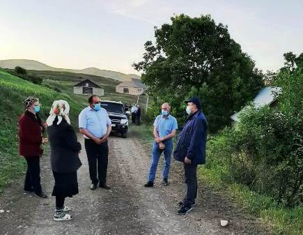 İcra başçısı kənd sakinlərinin yaşayış şəraiti ilə maraqlandı - FOTO
