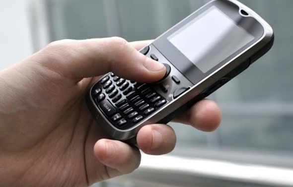 İmtahana telefonla girdi - Şəklini sosial şəbəkədə yaydı