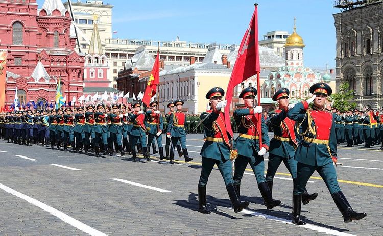 Moskva Zelenskini Qələbə Paradına niyə çağırmayıb?