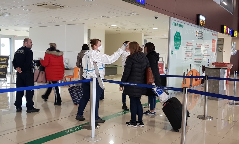 Bakı-Naxçıvan-Bakı reysinin sərnişinlərindən COVID-19 testi götürüləcək