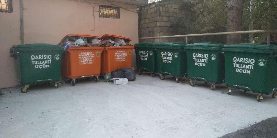 Binaların qarşısında zibil üçün xüsusi konteynerlər qoyulacaq - RƏSMİ