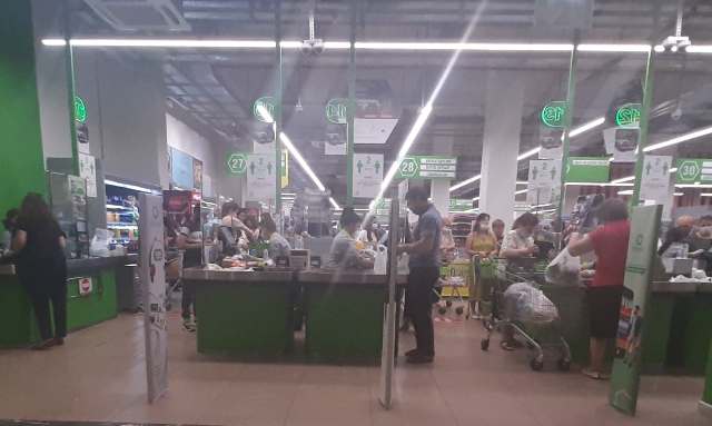 Bakı mağazalarında sərt karantin rejimindən öncəki vəziyyət - FOTOLAR