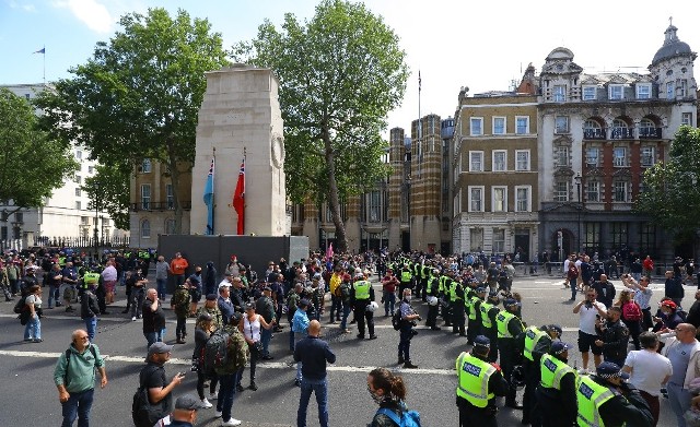 Heykəllərə qarşı etirazlar davam edir - FOTOLAR, VİDEO
