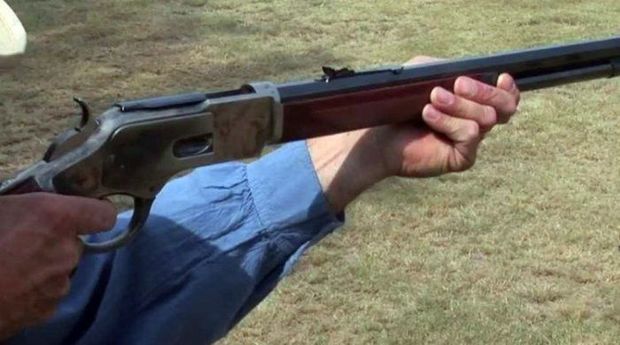 Astarada qardaş qardaşı güllələdi  