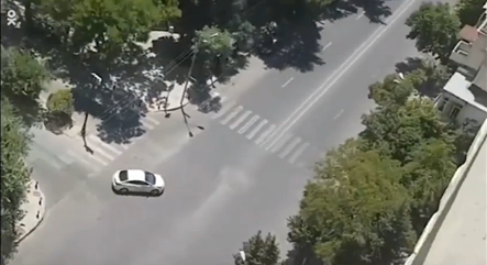 Polis karantin rejimini pozan sürücünü axtarır - VİDEO