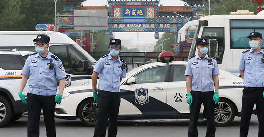 Çin polisi COVID-19 şübhəli 200 min adamı axtarır