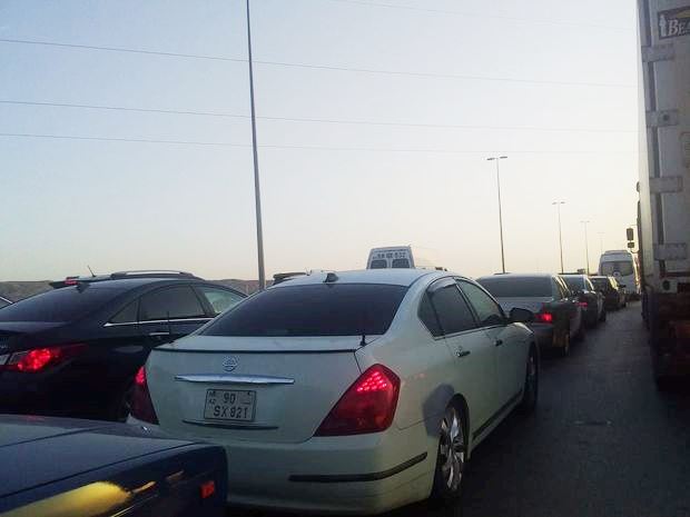 Bakının girişində böyük tıxac - rayonlara gedənlər geri qayıdır - VİDEO