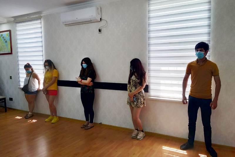 Sərt karantində gecə əyləncəsi təşkil edənlər saxlanıldı - FOTOLAR