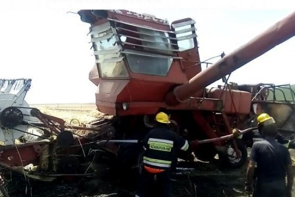 Oğuzda kombayn və taxıl zəmisi yandı