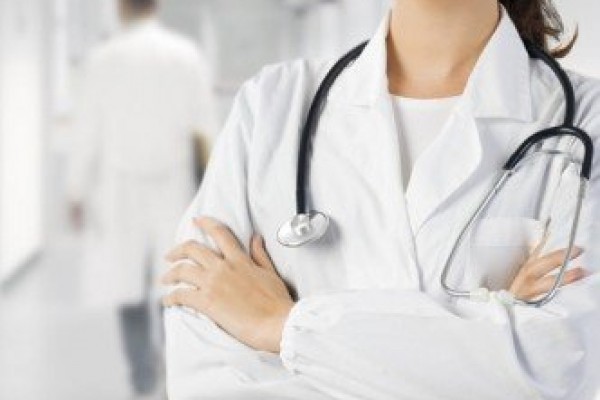 Milli Məclisə həkimlərlə bağlı layihə təqdim edildi