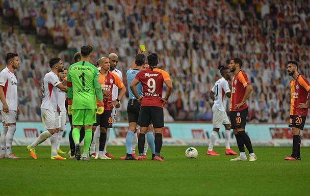 “Qalatasaray”la “Fənərbaxça” ağır zərbə aldı