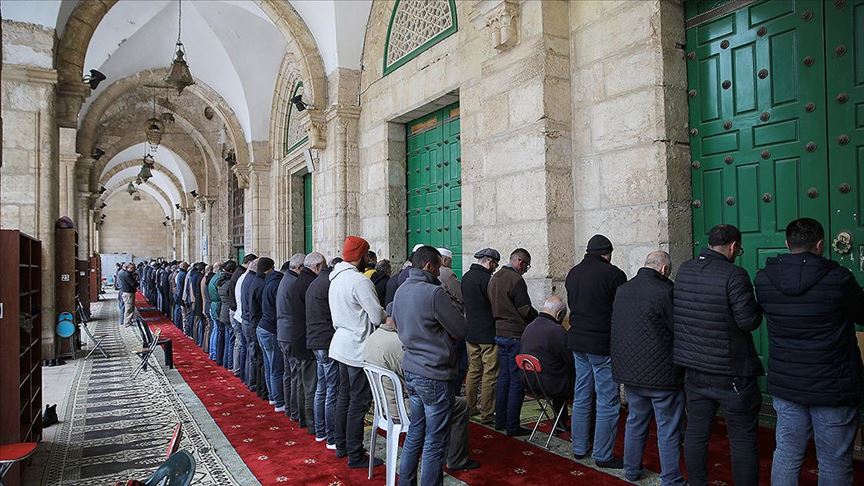 Türkiyədə məscidlər ibadət üçün açılır