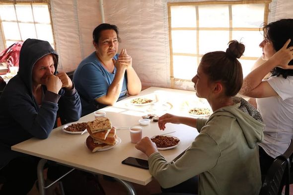 Azərbaycan vətəndaşları üçün müvəqqəti yerləşmə məntəqəsinə ərzaq, su və mebel göndərildi - FOTO