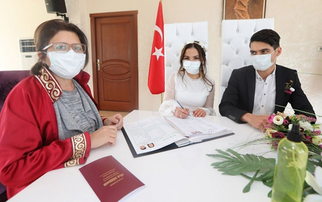 Türkiyədə toylara icazə verildi - gəlin və bəydən başqa heç kim rəqs edə bilməyəcək