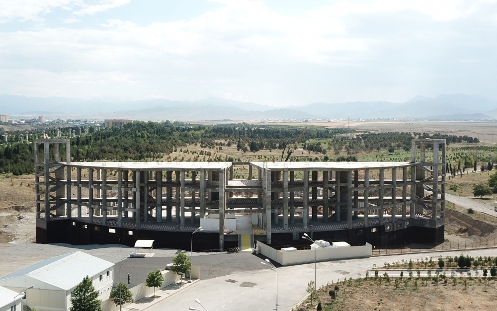 Prezident İdman Sarayının tikintisilə tanış oldu