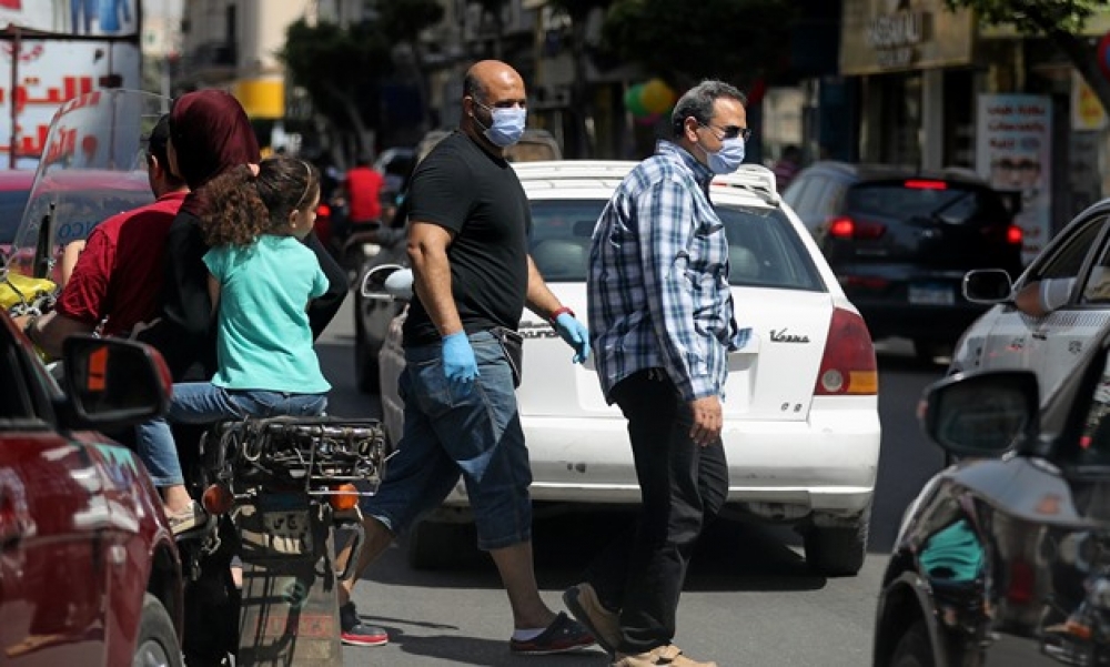 Kişi koronavirusa yoluxduğuna görə arvadını balkondan atdı