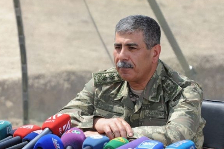 Zakir Həsənov şəxsi heyəti TƏBRİK ETDİ