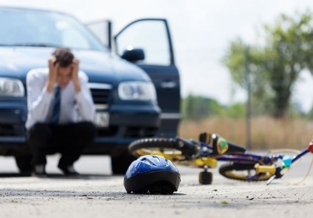 Bakıda “Mercedes” velosipedlə yolu keçən şəxsi vurdu