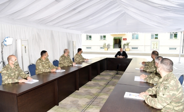 Prezident Azərbaycan Ordusunun şəxsi heyətini təbrik edib