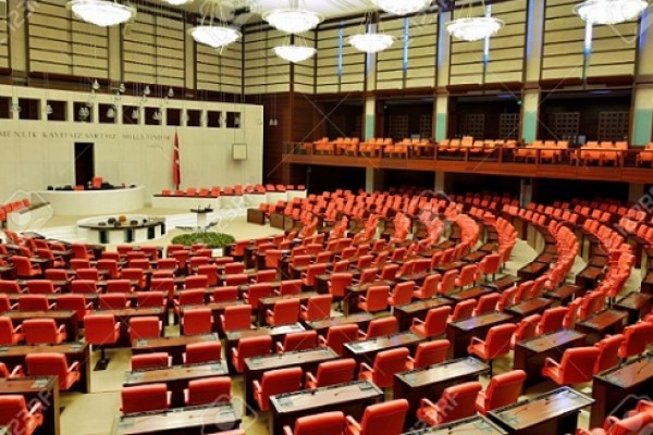 Türkiyə parlamentində koronavirus AŞKARLANDI