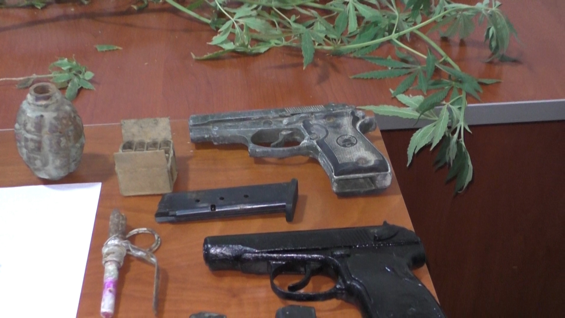 Evində silah-sursat və narkotik vasitələr gizlədən şəxs saxlanıldı - FOTO