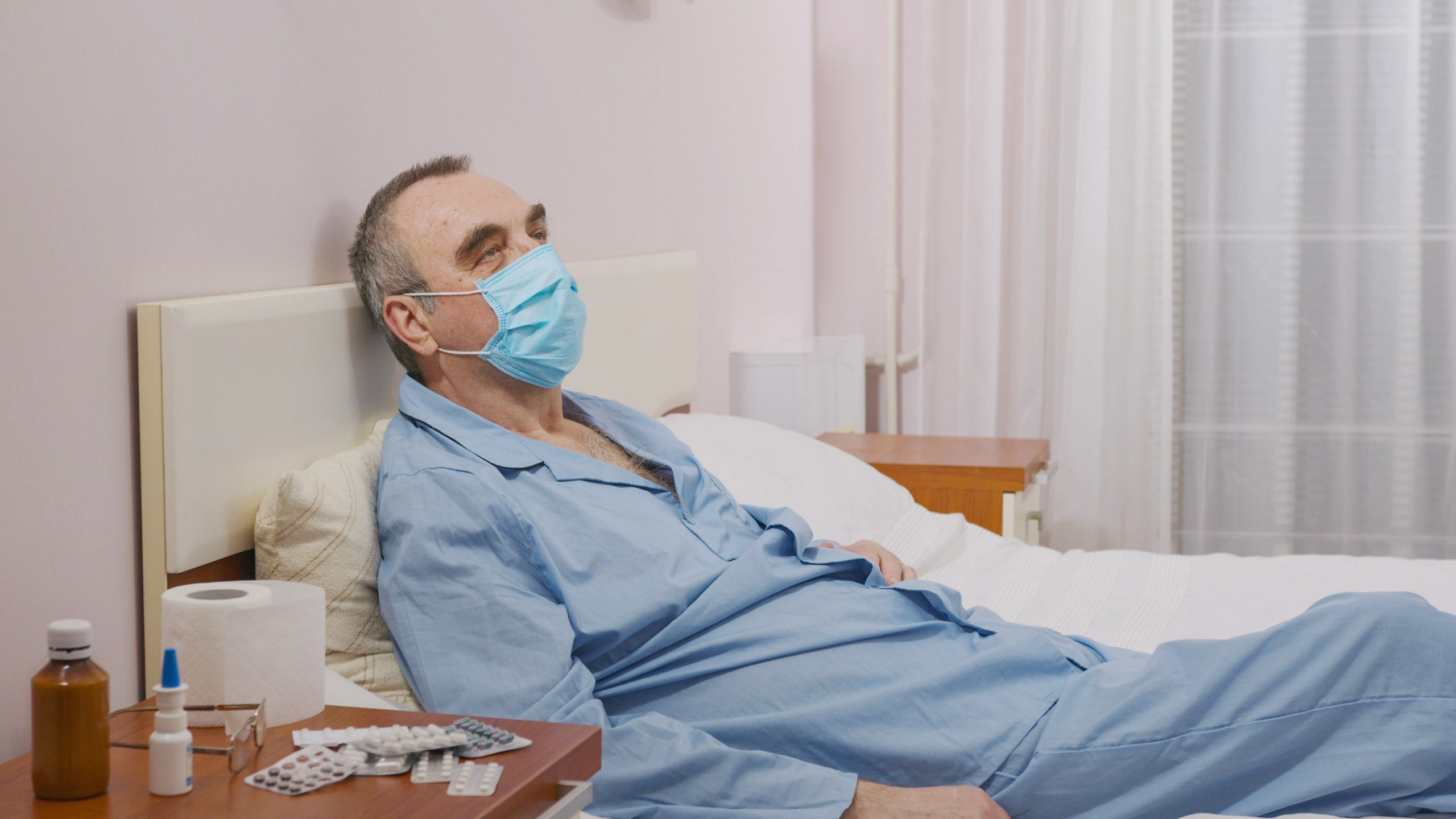 Evdə müalicə olunan koronavirus xəstəsinin mənzildə hərəkəti məhdudlaşdırılacaq