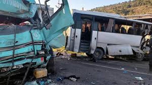 Türkiyədə mikroavtobus qəzası: 1 ölü, 40 yaralı