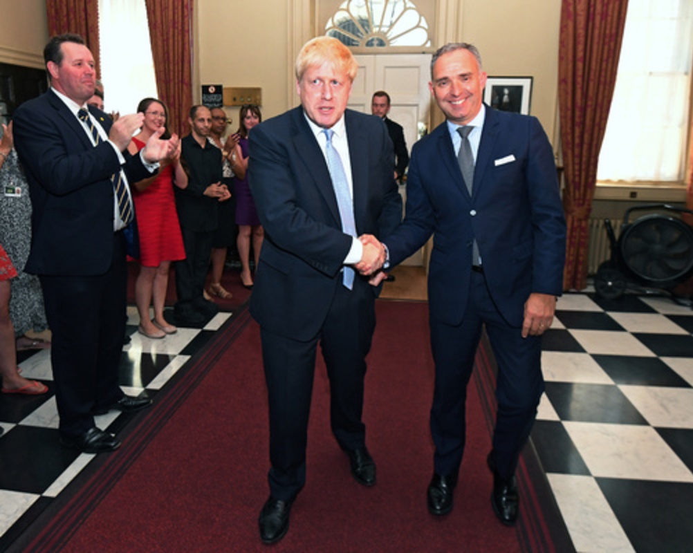 Baş nazirin müşaviri istefa verdi