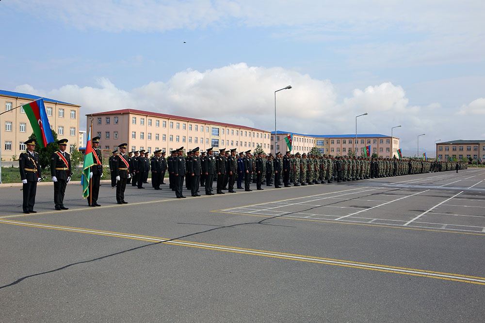 Gənc əsgərlər xidmət yerlərinə yola düşdülər - FOTO