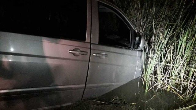 Kürdəmirdə mikroavtobus su kanalına düşüb - Yaralananlar var