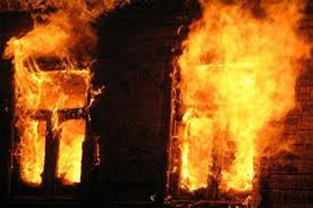 Sumqayıtda yanğın: 4 nəfər xilas edildi