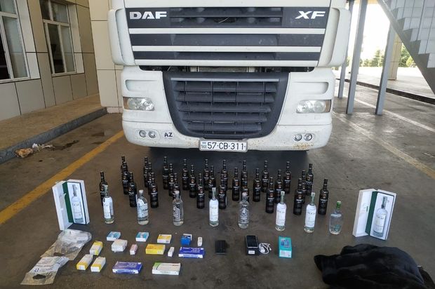 Gömrükçülər sərhəddən qanunsuz xarici valyuta keçirilməsinin qarşısını aldılar