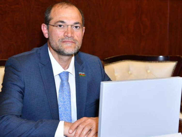 102 yaşlı polisi sevmək olarmı?