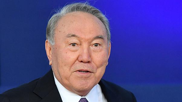 Nazarbayev Azərbaycanlı yazarı təltif etdi