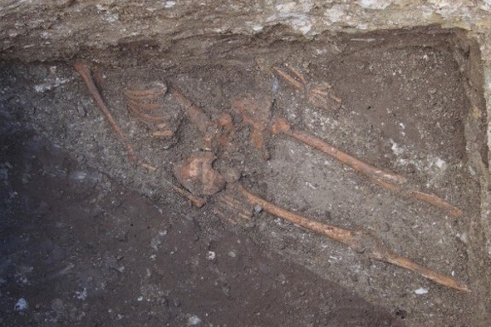 Varnada nəhəng insan skeleti tapıldı