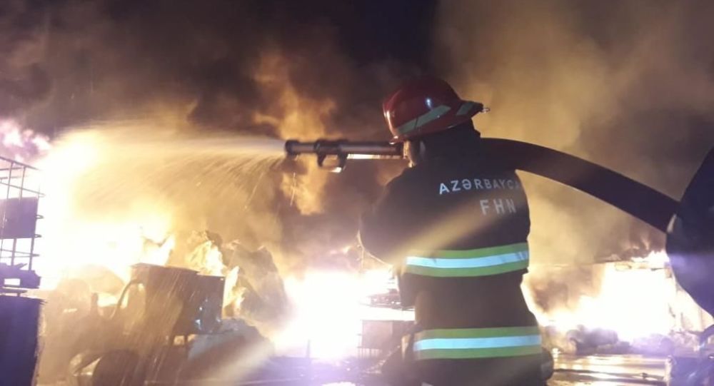 Fövqəladə Hallar Nazirliyinin 5 əməkdaşı yanğında xəsarət aldı 