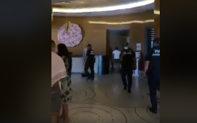 Polis “Fairmont Baku”da əməliyyat keçirir - Video