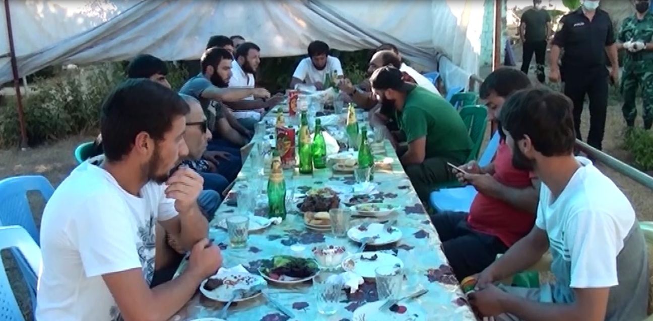 Restoran sahibi həbs olundu, müştərilər isə CƏRİMƏLƏNDİ