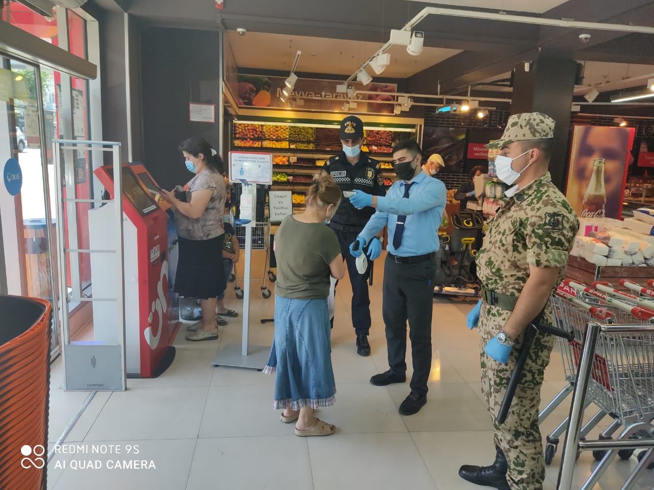 Marketlərdə polis postları quruldu - maskasız giriş qadağan edildi