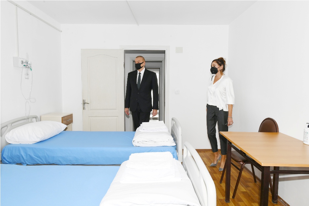 İlham Əliyev və xanımı modul tipli hospitalın AÇILIŞINDA