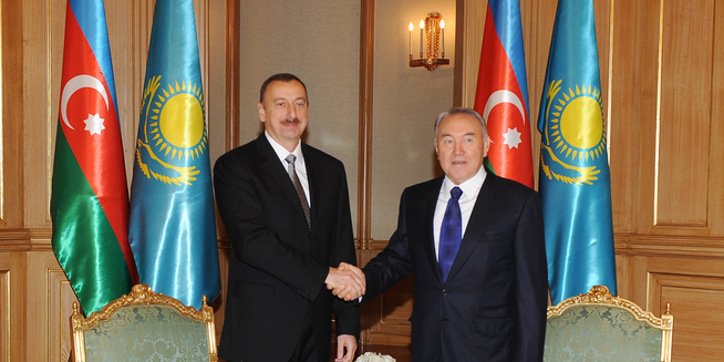 İlham Əliyev Nursultan Nazarbayevə telefonla zəng etdi