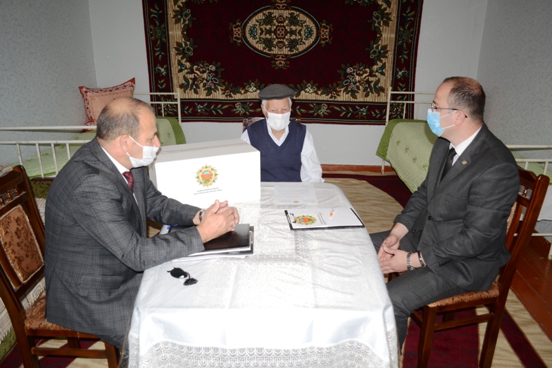 Daşkəsəndə Böyük Vətən müharibəsi veteranına ərzaq yardımı edildi