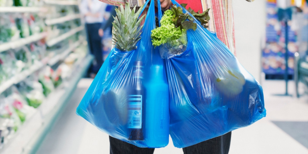 İsveçdə hər plastik torba üçün 55 qəpik vergi tutulur